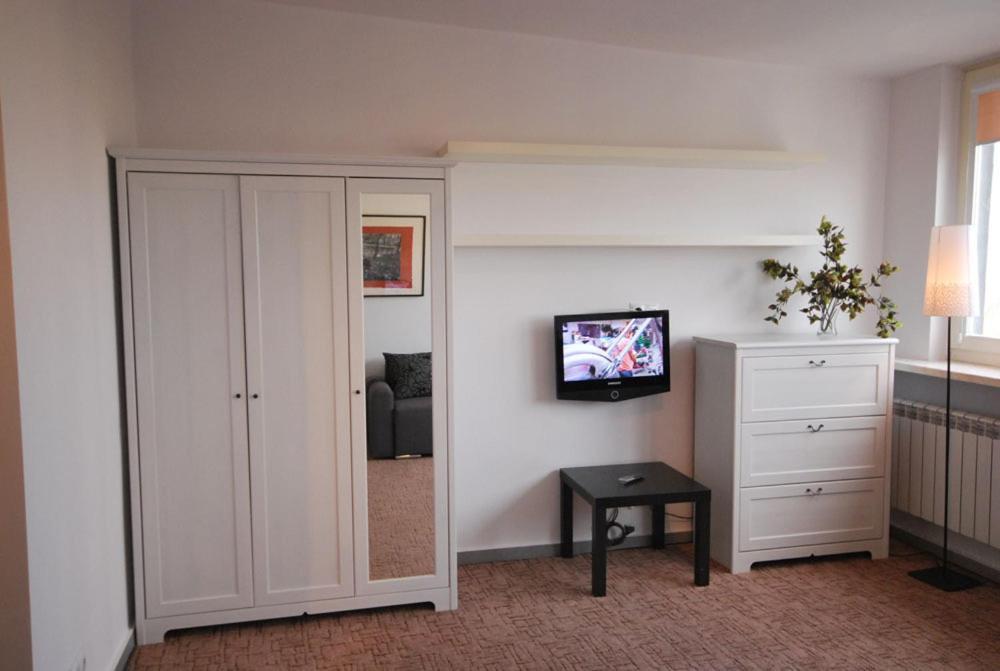 Apartment4You - Solidarnosci Warsaw Room photo